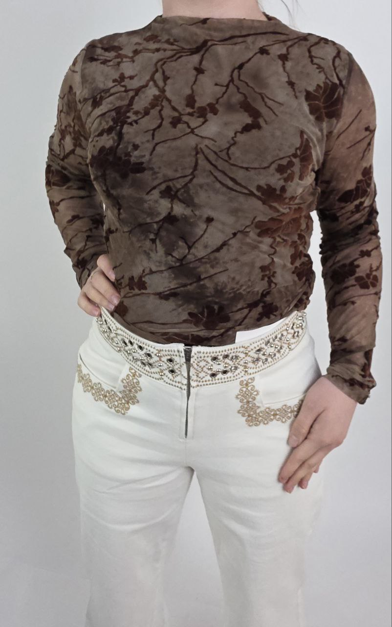 Białe jeansy damskie wide leg haft ażurowy pas - obrazek 4