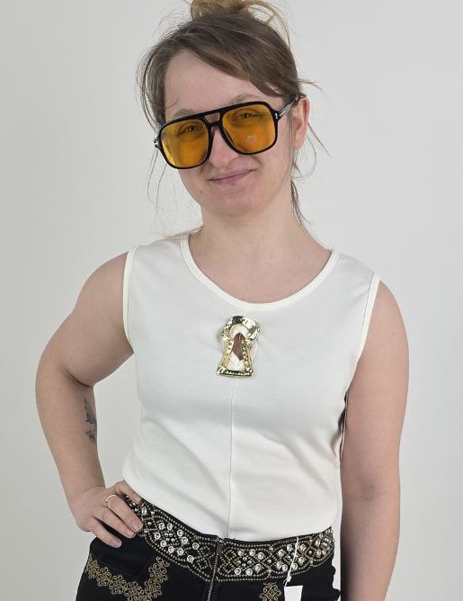 Biały top damski elegancki broszka klucz modny