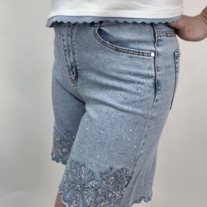 Jeansowe szorty z haftem, cyrkoniami plus size